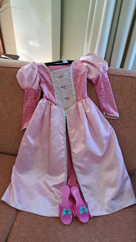 Prinsessenkleed met hakschoentjes, Ophalen, Zo goed als nieuw