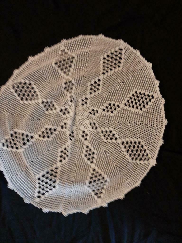 Très jolie nappe ronde fait à la main, Enlèvement