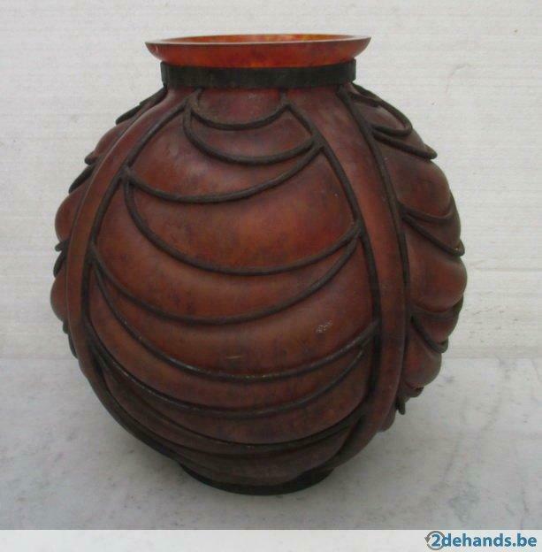 Daum, Lorrain glas vaas in smeedwerk GROOT model, Antiek en Kunst, Curiosa en Brocante