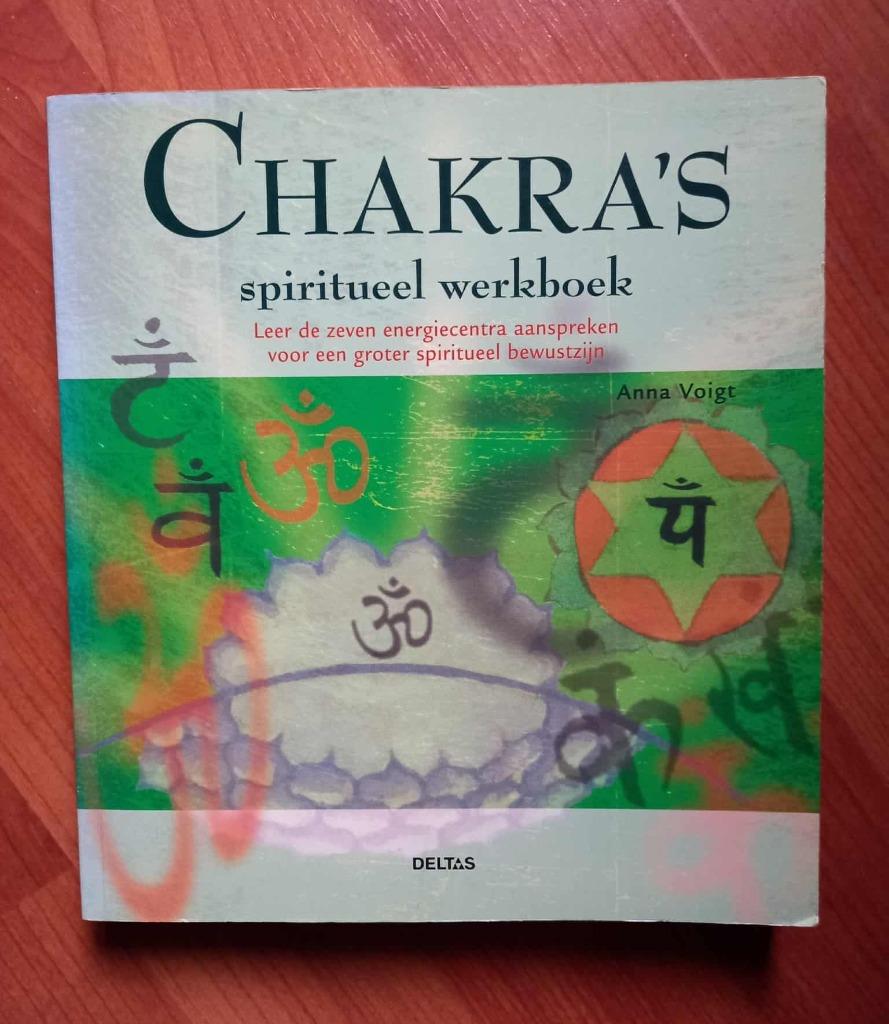 Chakra's - Anna Voigt (Spiritueel werkboek), Spiritualiteit algemeen, Verzenden, Zo goed als nieuw, Anna Voigt