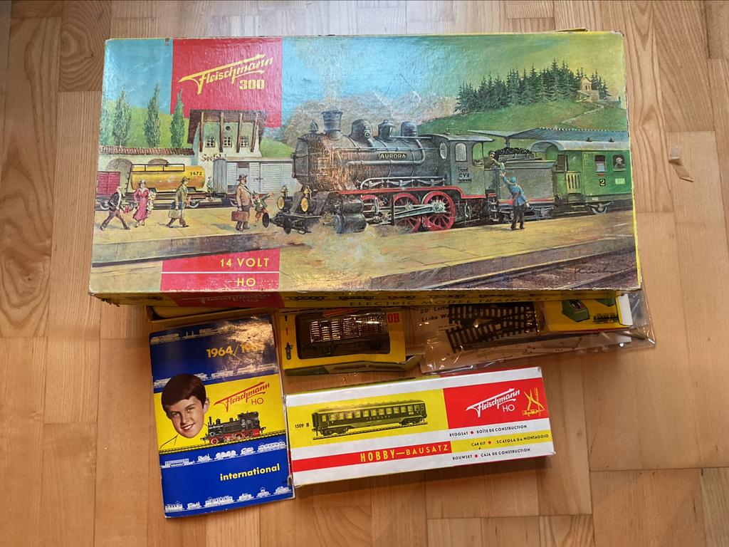Chemin de fer Fleischmann et train avec wagons., Enlèvement ou Envoi, Fleischmann, Comme neuf, Courant continu