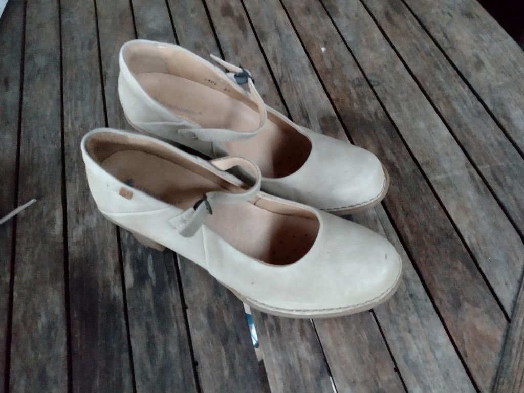 Damesschoen El naturalista,kleur beige, leder,maat 39, NIEUW, Kleding | Dames, Schoenen, Ophalen of Verzenden, Nieuw, Beige