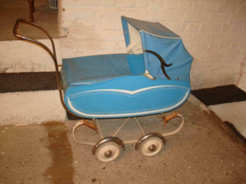 Blauwe antieke poppenwagen uit de jaren 40-50, Ophalen
