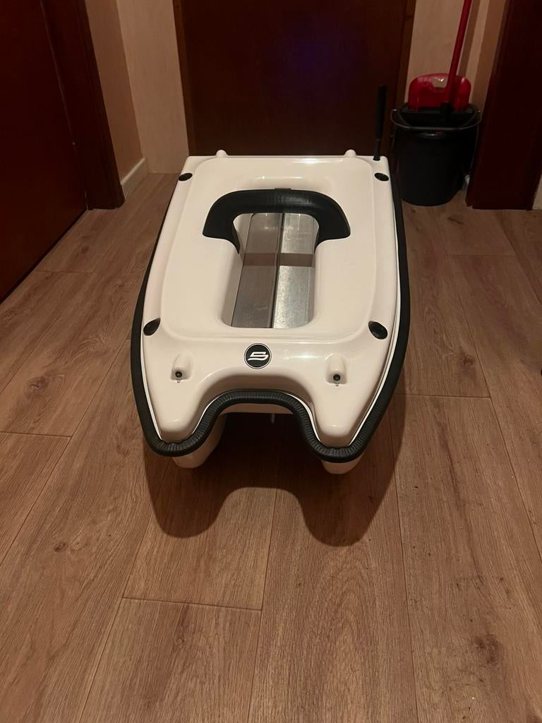 The beats RB 800, Watersport en Boten, Ophalen, Zo goed als nieuw