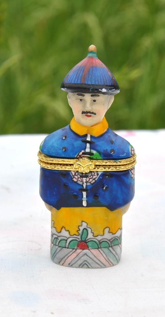pilulier porcelaine personnage asiatique (1), Enlèvement ou Envoi