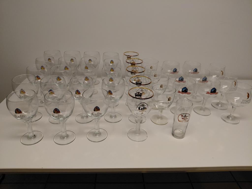 Collectie van 37 bierglazen, Enlèvement, Leffe