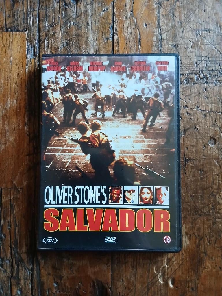Salvador - Oliver Stone, Enlèvement ou Envoi