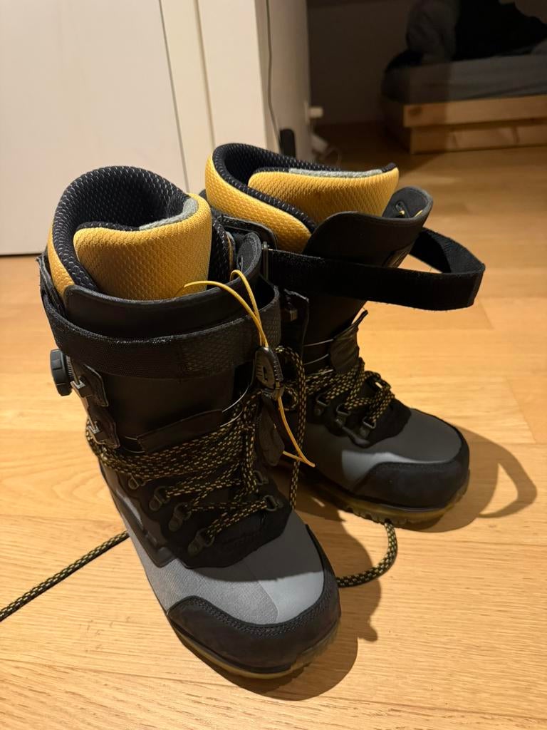 Bons de snowboard Vans Infuse 43, Enlèvement ou Envoi, Neuf, Bottes de neige