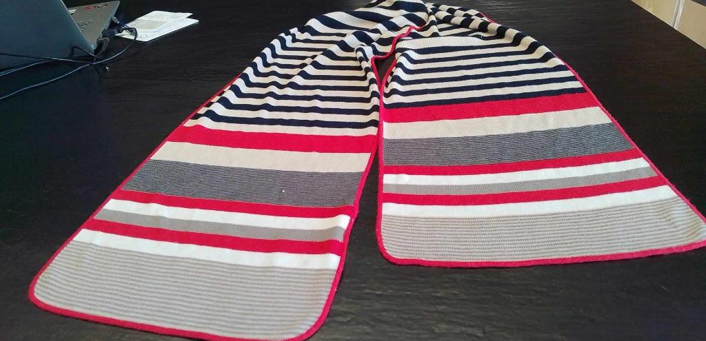 sjerp sjaal Devernois rood blauw wit beige, Kleding | Dames, Devernois, Ophalen of Verzenden, Gedragen, Sjaal