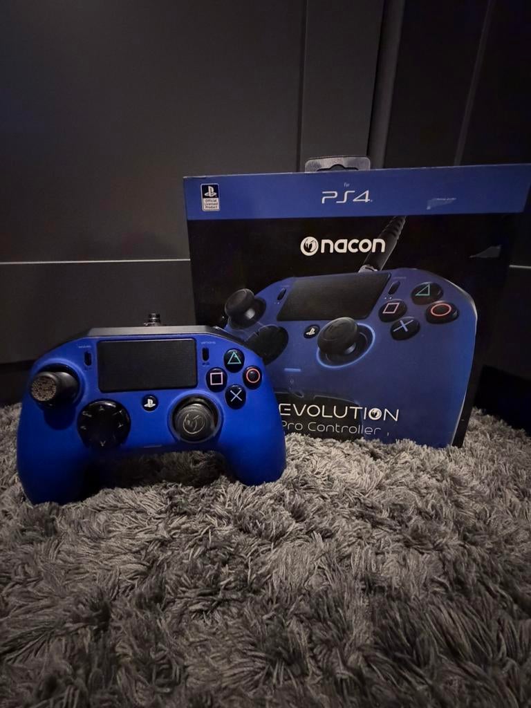 Nacon Revolution Controller, Ophalen of Verzenden, Zo goed als nieuw, Controller