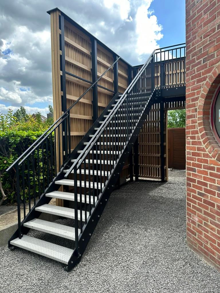 Escalier sur mesure, Enlèvement ou Envoi, Comme neuf, Escalier