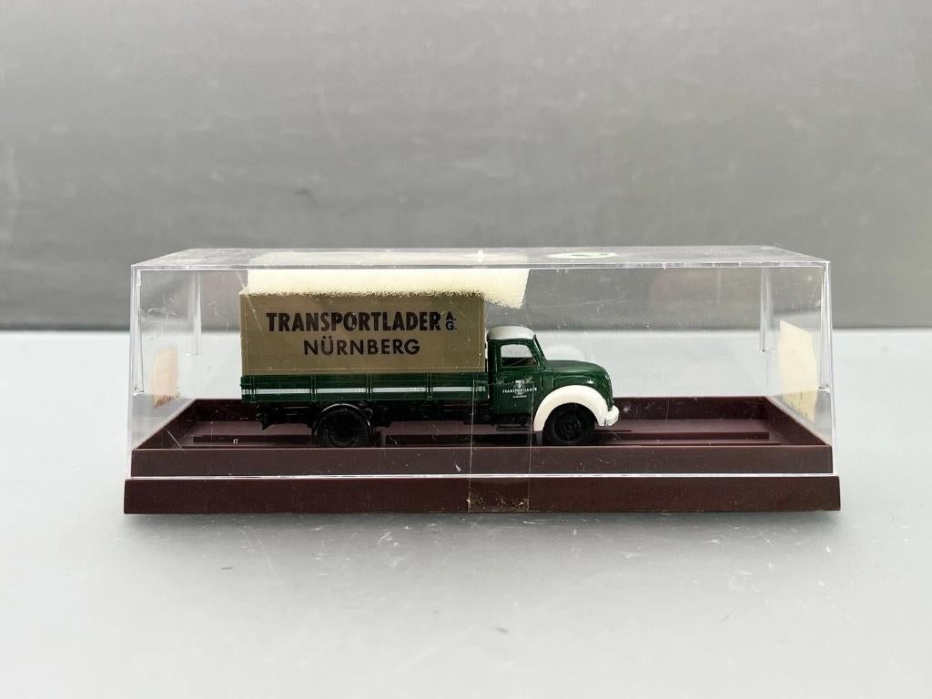1:87 Brekina 4218 Magirus Deutz Transportlader Nürnberg, Enlèvement ou Envoi, Comme neuf, Bus ou Camion, Brekina