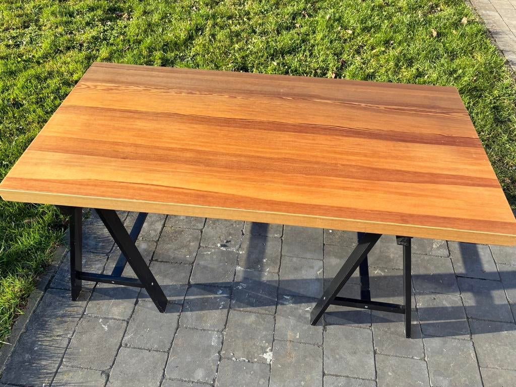 Grote houten bureau 1m50 op zwarte schragen, Huis en Inrichting, Ophalen, Gebruikt