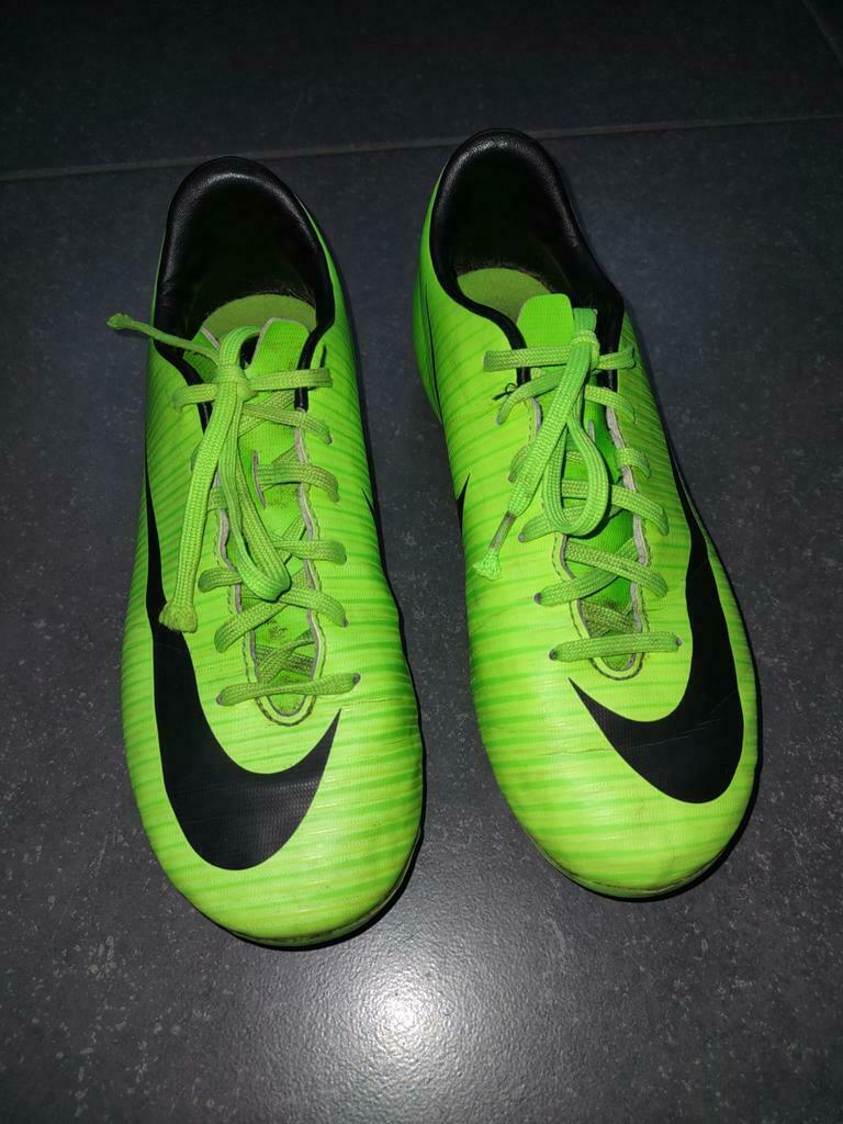 felgele voetbalschoenen - Nike Mercurial - maat 35, Enfants & Bébés, Vêtements enfant | Chaussures & Chaussettes, Garçon ou Fille