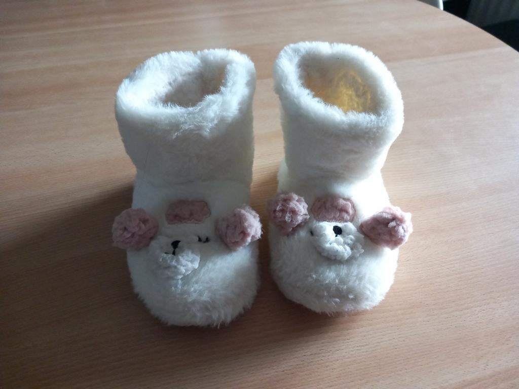 Pantouffle 27/28, Enfants & Bébés, Vêtements de bébé | Chaussures & Chaussettes, Enlèvement ou Envoi