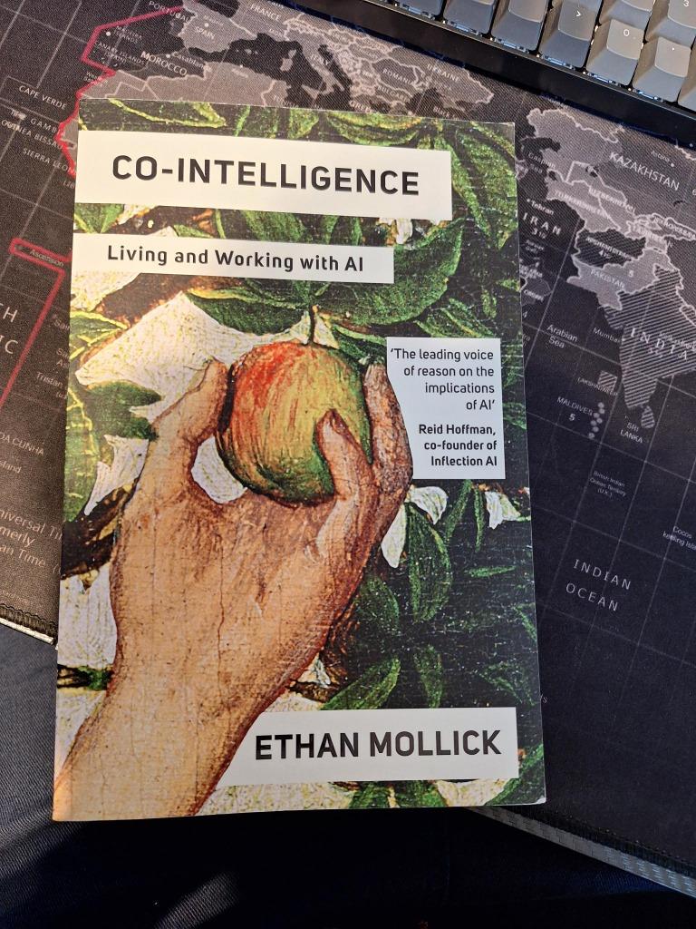 Boek Co-intelligence. Living and Working with AI, Boeken, Wetenschap, Zo goed als nieuw, Ophalen