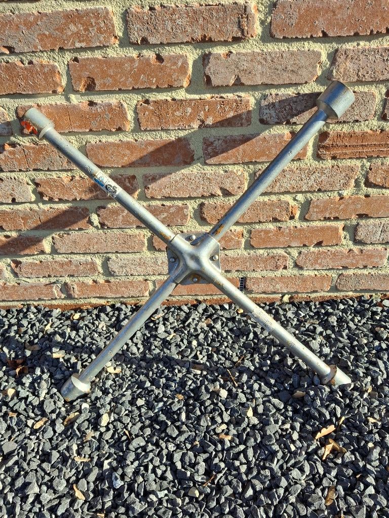 Kruissleutel voor trucks,SUV en landbouwvoertuigen, Auto diversen, Autogereedschap, Ophalen, Zo goed als nieuw
