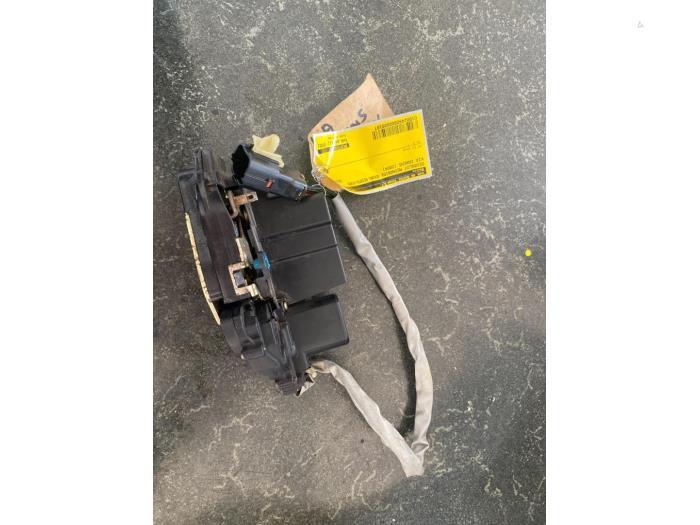 Serrure portière mécanique 4portes avant droite d'un Kia C, Enlèvement ou Envoi, 3 mois de garantie, Utilisé