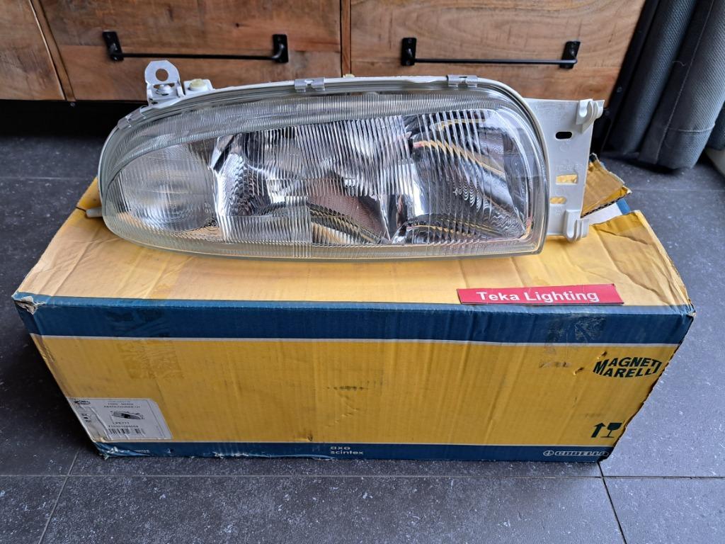 Ford Fiesta Courier Mazda 121 Koplamp Magneti Marelli Rechts, Auto-onderdelen, Verlichting, Ford, Mazda, Nieuw, Ophalen of Verzenden