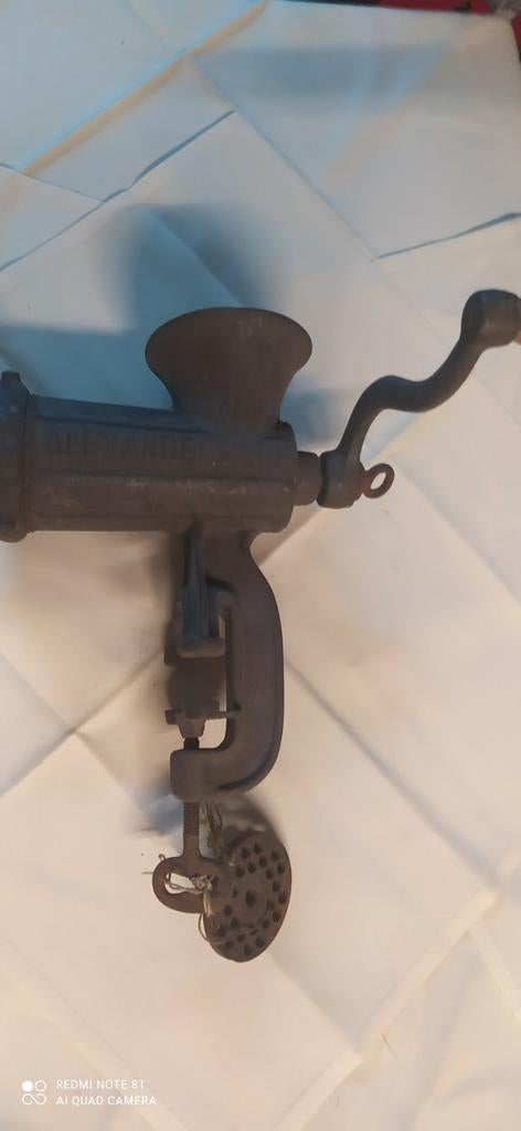 Antieke vleesmolen., Enlèvement