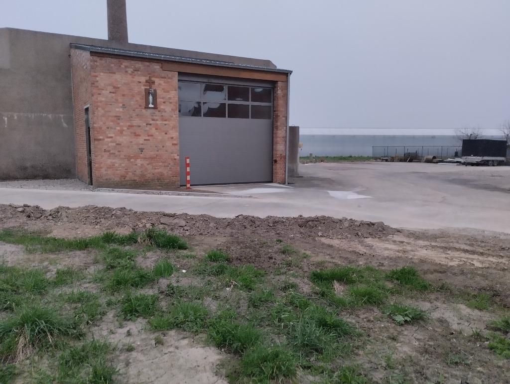 Ardooie, bij Roeselare, Te Huur: Vlot bereikbare magazijnen, Enlèvement ou Envoi