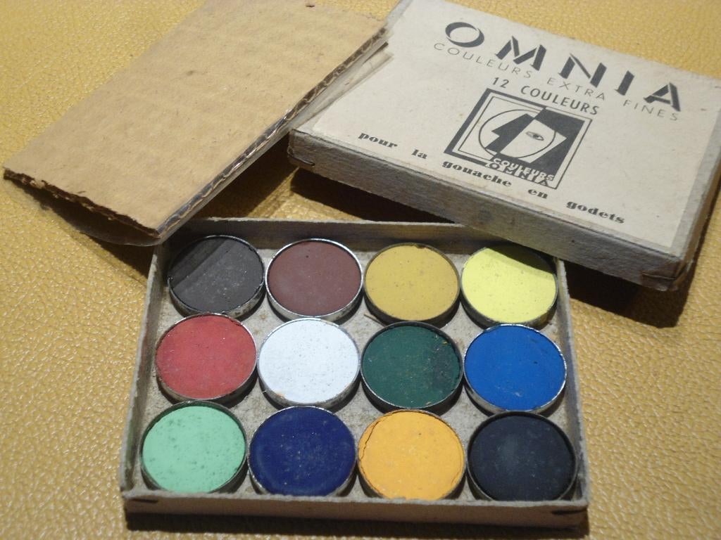 Très anciennes boîtes à gouache, Enlèvement