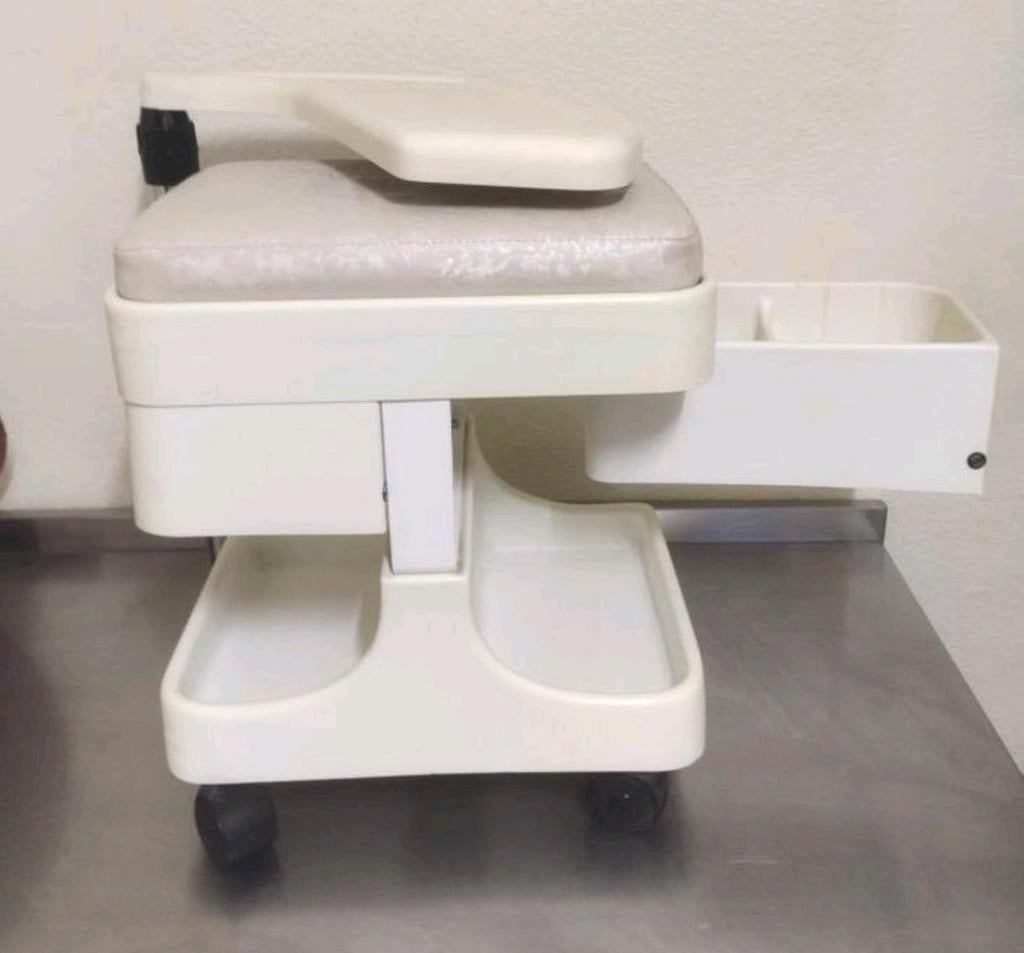 🔶️ 💅 krukstoel voor manicure Tabletten en wielen, Antiek en Kunst, Ophalen
