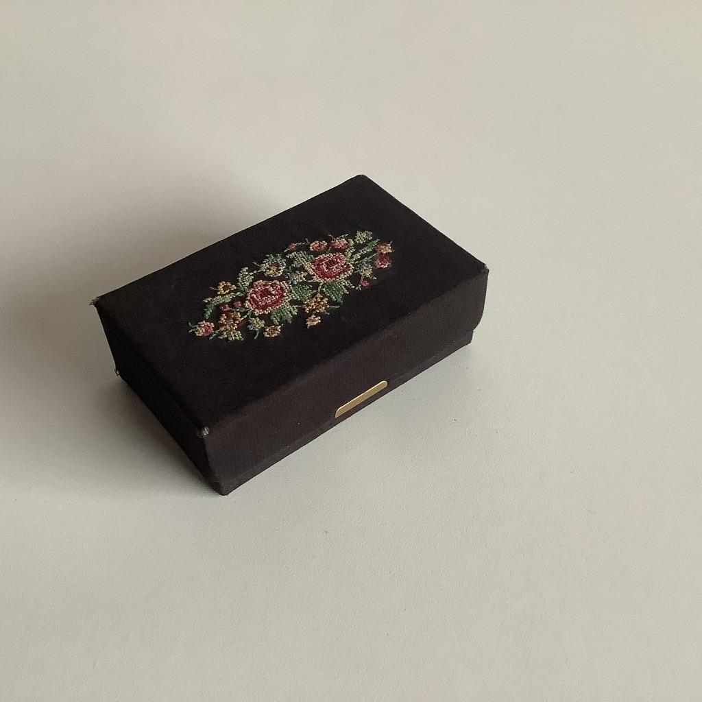 vintage petit point juwelendoosje met knippertje, Ophalen of Verzenden