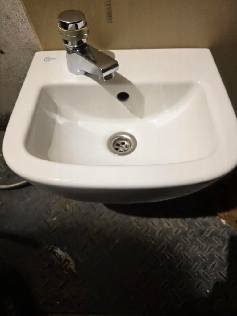 Lavabo Ideal Standard 3025 met kran Grohe + siphon, Ophalen