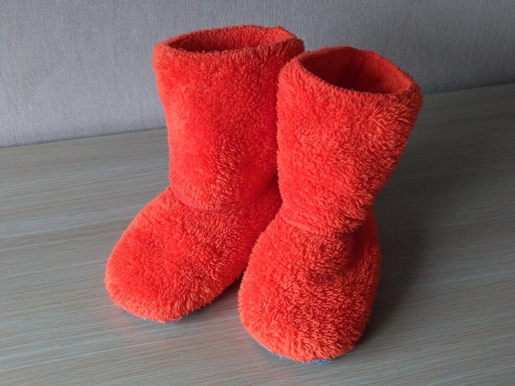 ❀ M26/30 - Woody pantoffels, Ophalen of Verzenden, Zo goed als nieuw, Jongen, Sokken
