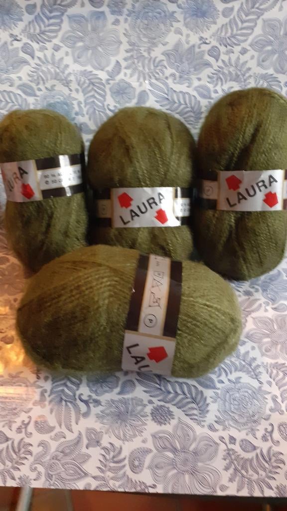 4 pelotes de laine verte 50gr 150m, Enlèvement ou Envoi, Neuf, Aiguille