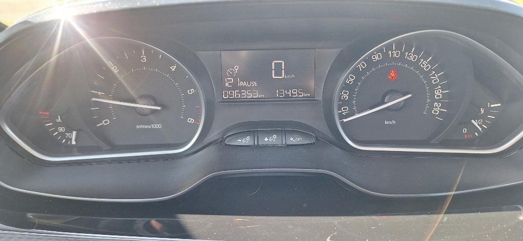 Peugeot 2008 16 hdi euro 6  96000kms clim , gps , toit pano, Autos, Achat, Euro 6, Entreprise, Diesel