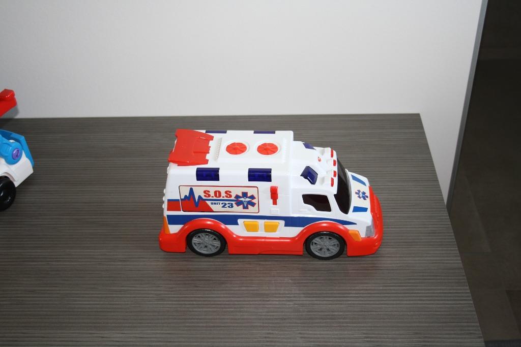 Ambulance - speelgoed voertuig, Enlèvement, Comme neuf