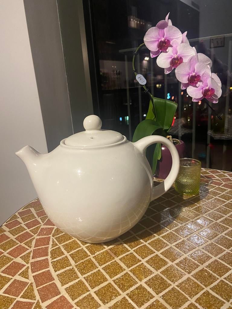 Porseleinen mooie theepot nieuw, Enlèvement ou Envoi