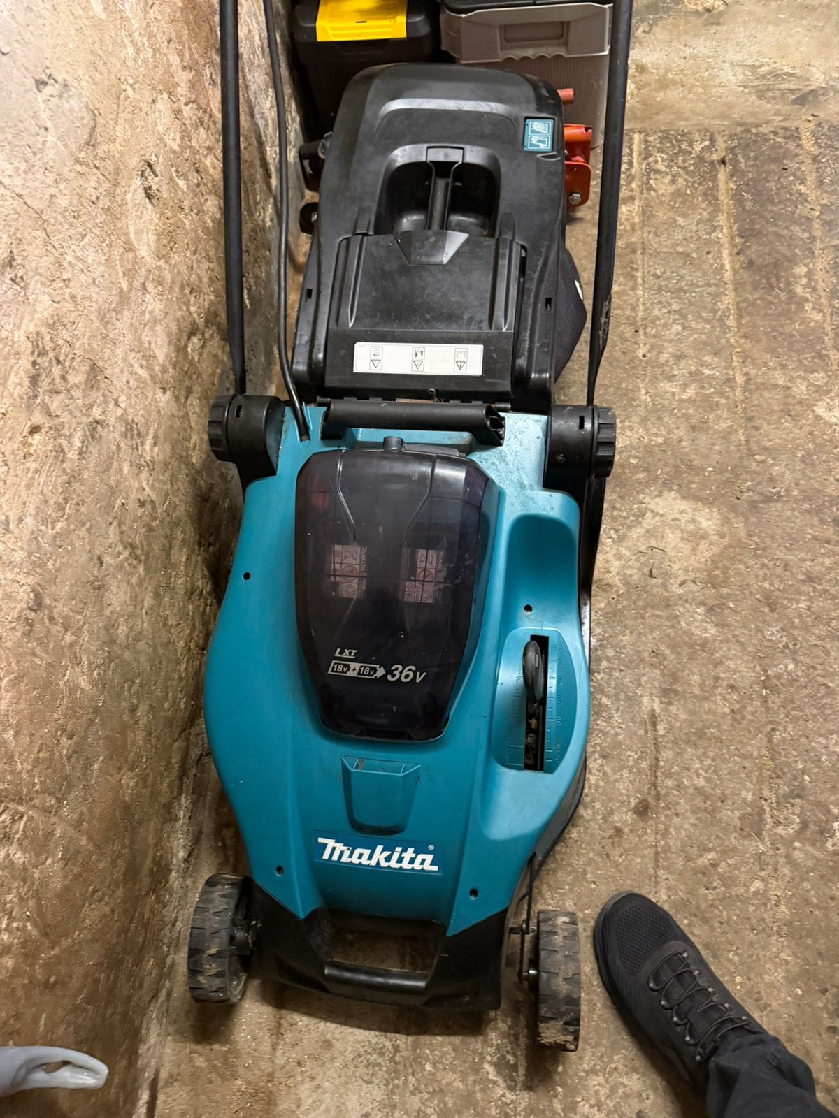 Makita grasmaaier op accu, Ophalen, Zo goed als nieuw