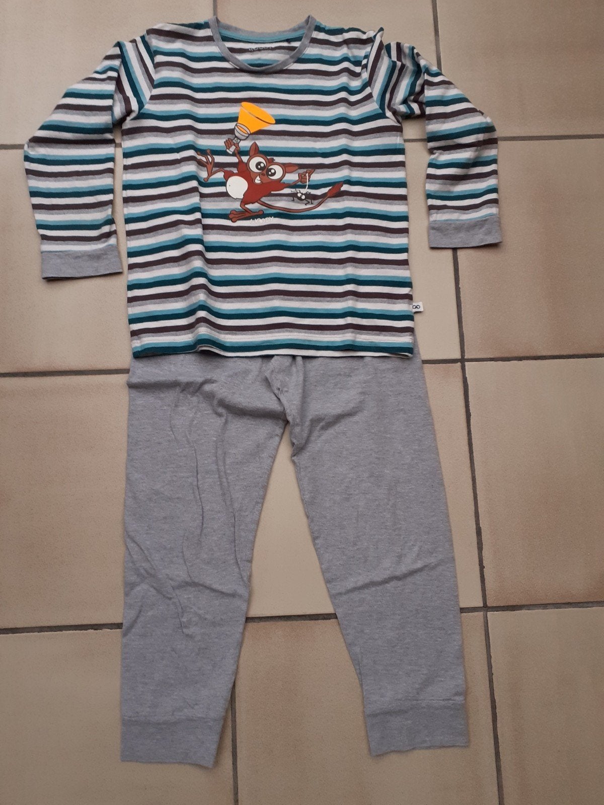 pyjama Woody 128, Kinderen en Baby's, Nacht- of Onderkleding, Ophalen of Verzenden, Zo goed als nieuw, Jongen