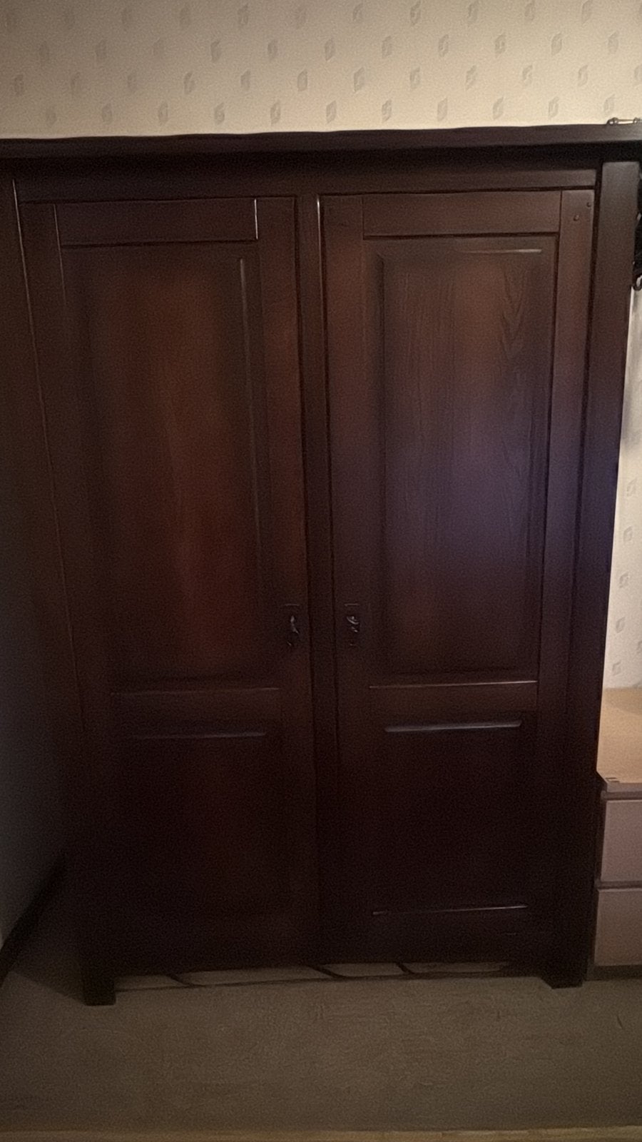 Armoire 2 portes chêne massif foncé, Enlèvement