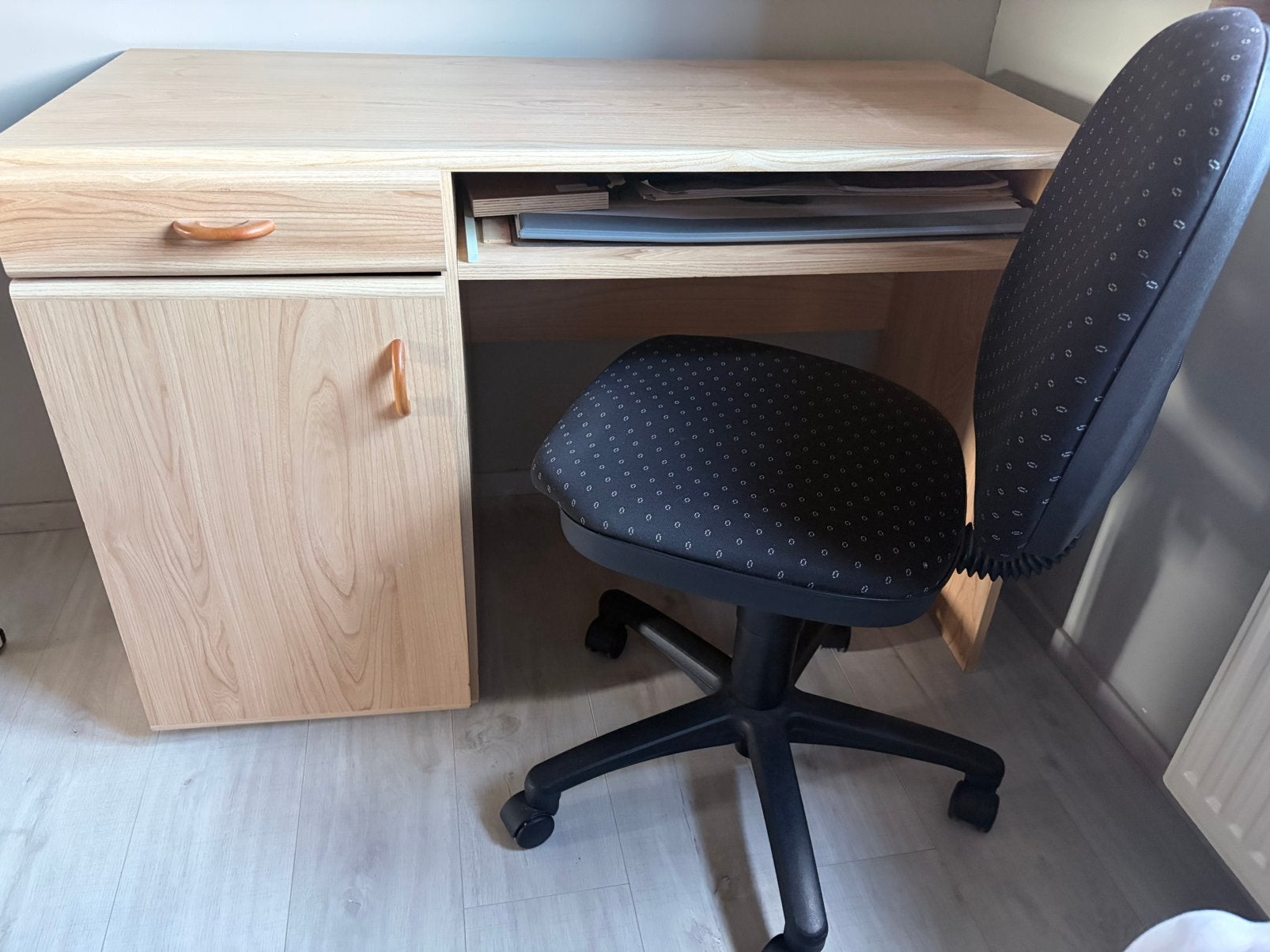 Kinder Bureau met of zonder bureaustoel in goede staat, Ophalen, Gebruikt, 110 cm, Kinderbureau