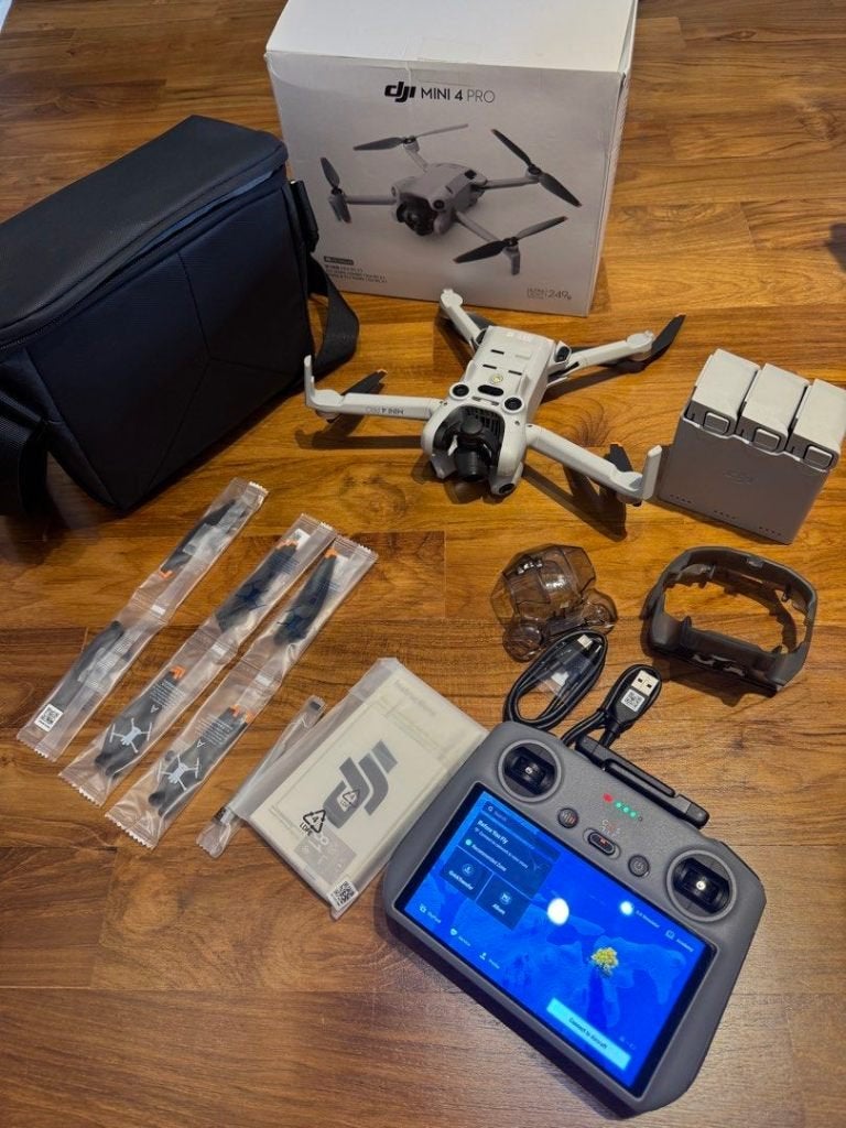 DJI Mini 4 Pro Fly More Combo met DJI RC 2 en 3 accu's, Cameradrone, Ophalen of Verzenden, Zo goed als nieuw, DJI