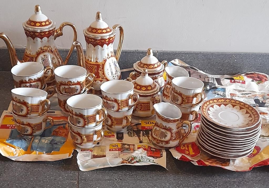 Luxe porseleinen koffie- en theeservies met gouden versierin, Ophalen