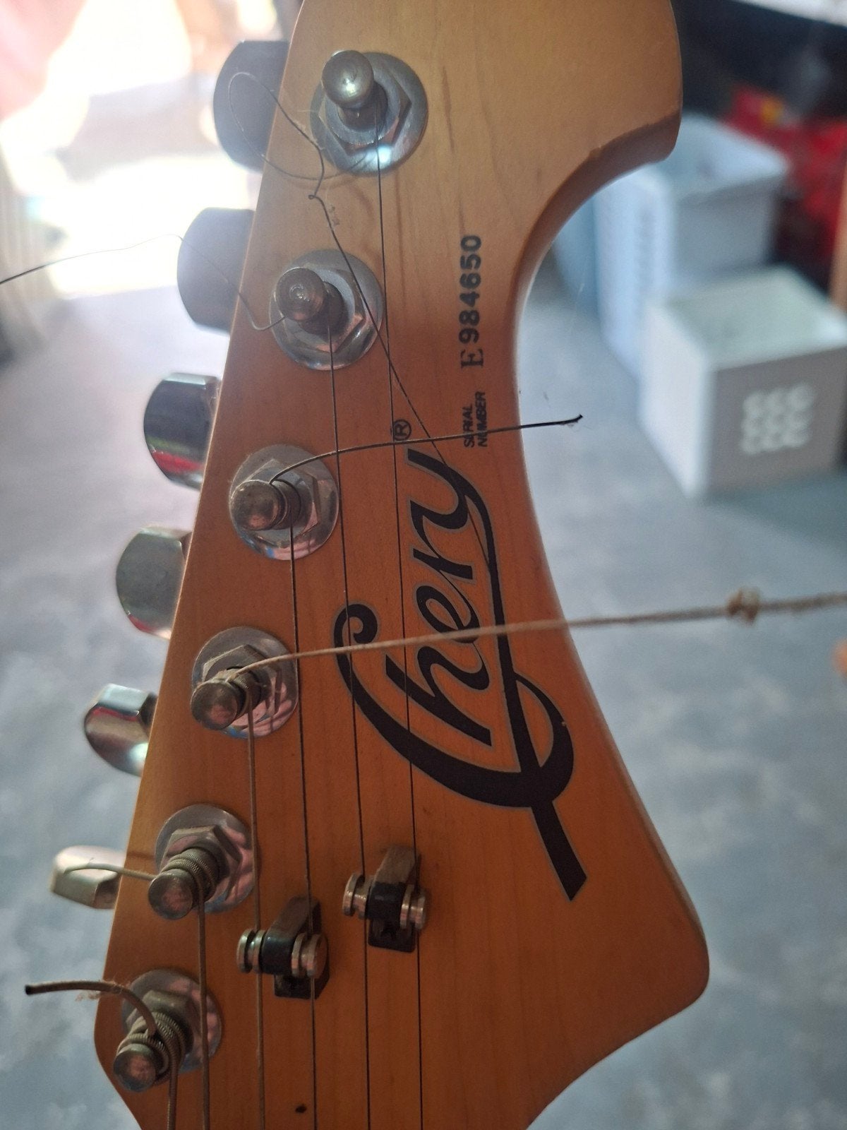Guitare, Enlèvement ou Envoi