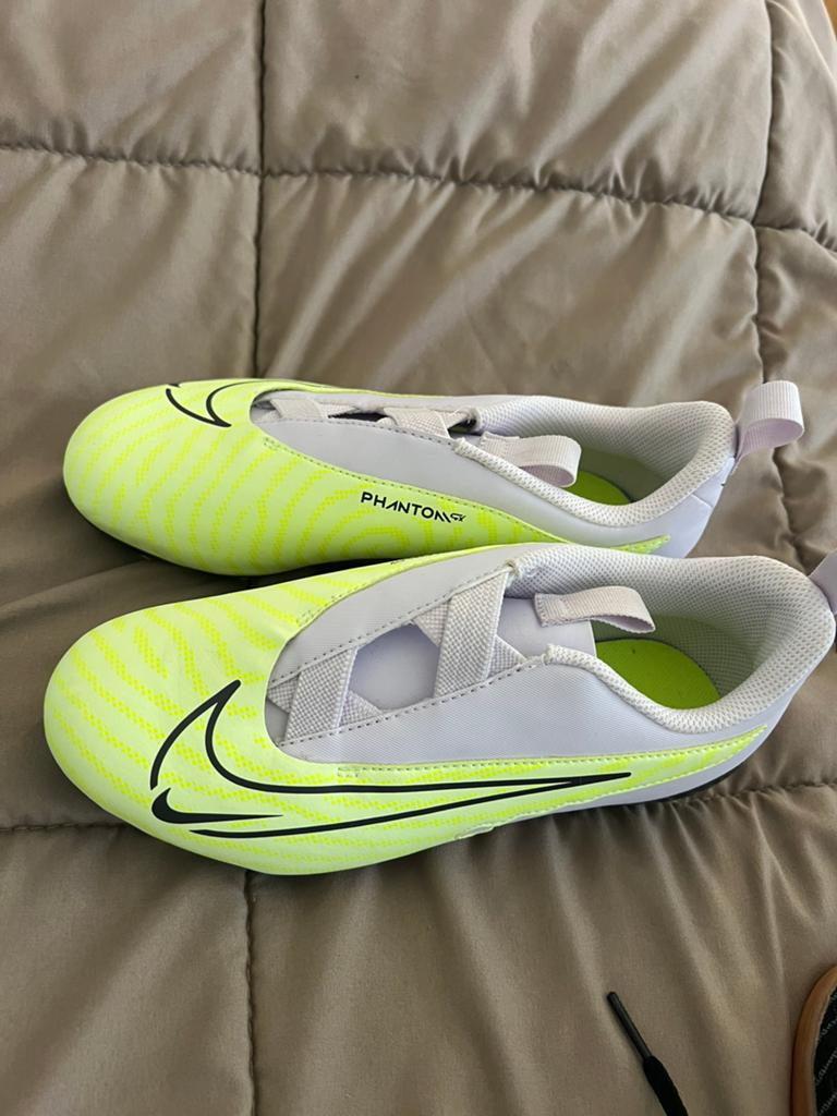 Nieuwe nike voetbalschoenen, Sport en Fitness, Voetbal, Ophalen, Zo goed als nieuw