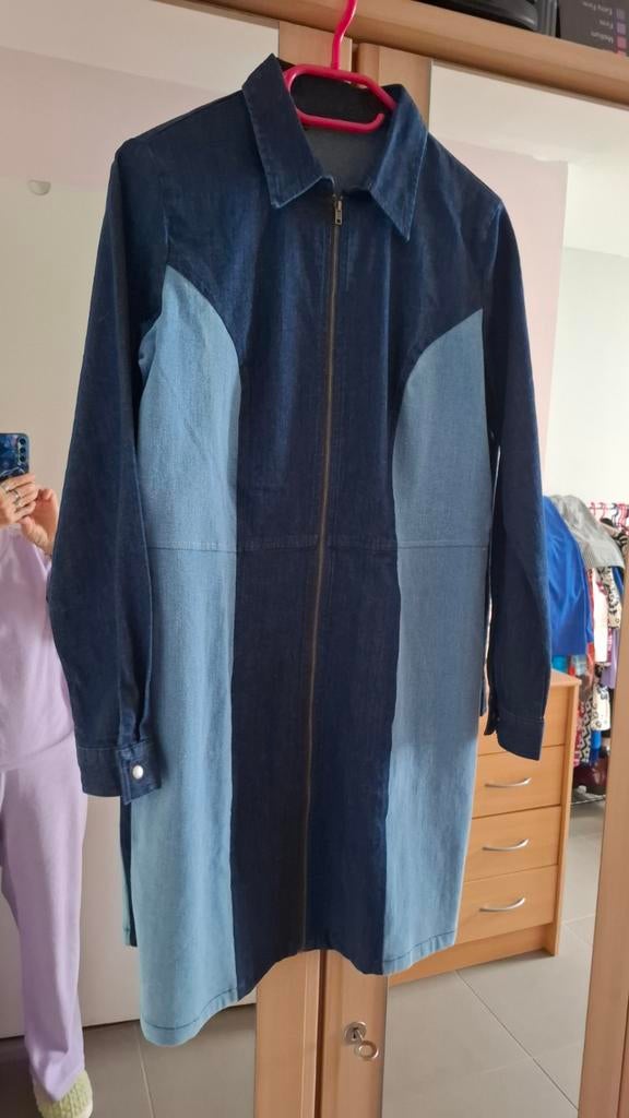 Jeanskleed in 2 kleuren met lange mouwen en kraag, H&M, Blauw, Zo goed als nieuw, Onder de knie
