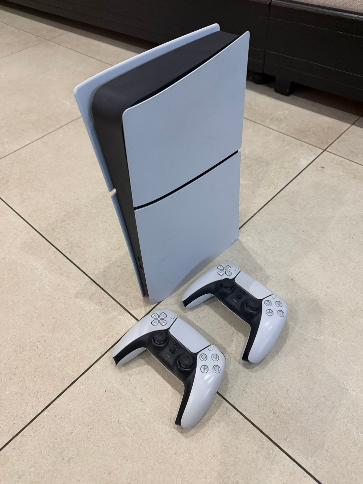 Ps5 slim + 2 manette, Enlèvement, Comme neuf, Playstation 5 Digital