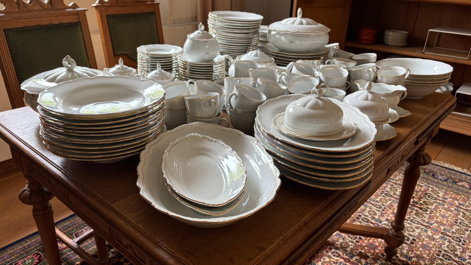 Servies porselein wit met gouden randje, Ophalen