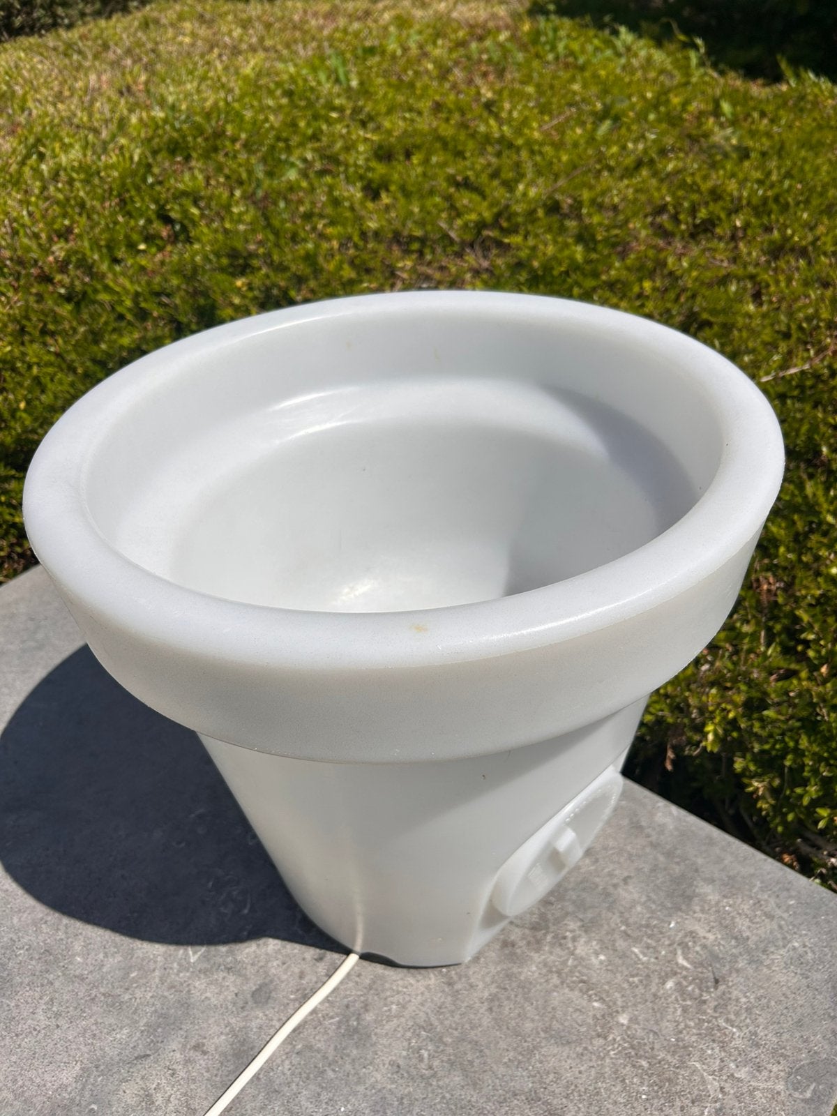 Jardinière ronde avec éclairage blanc, Rond, Enlèvement, Utilisé, Intérieur
