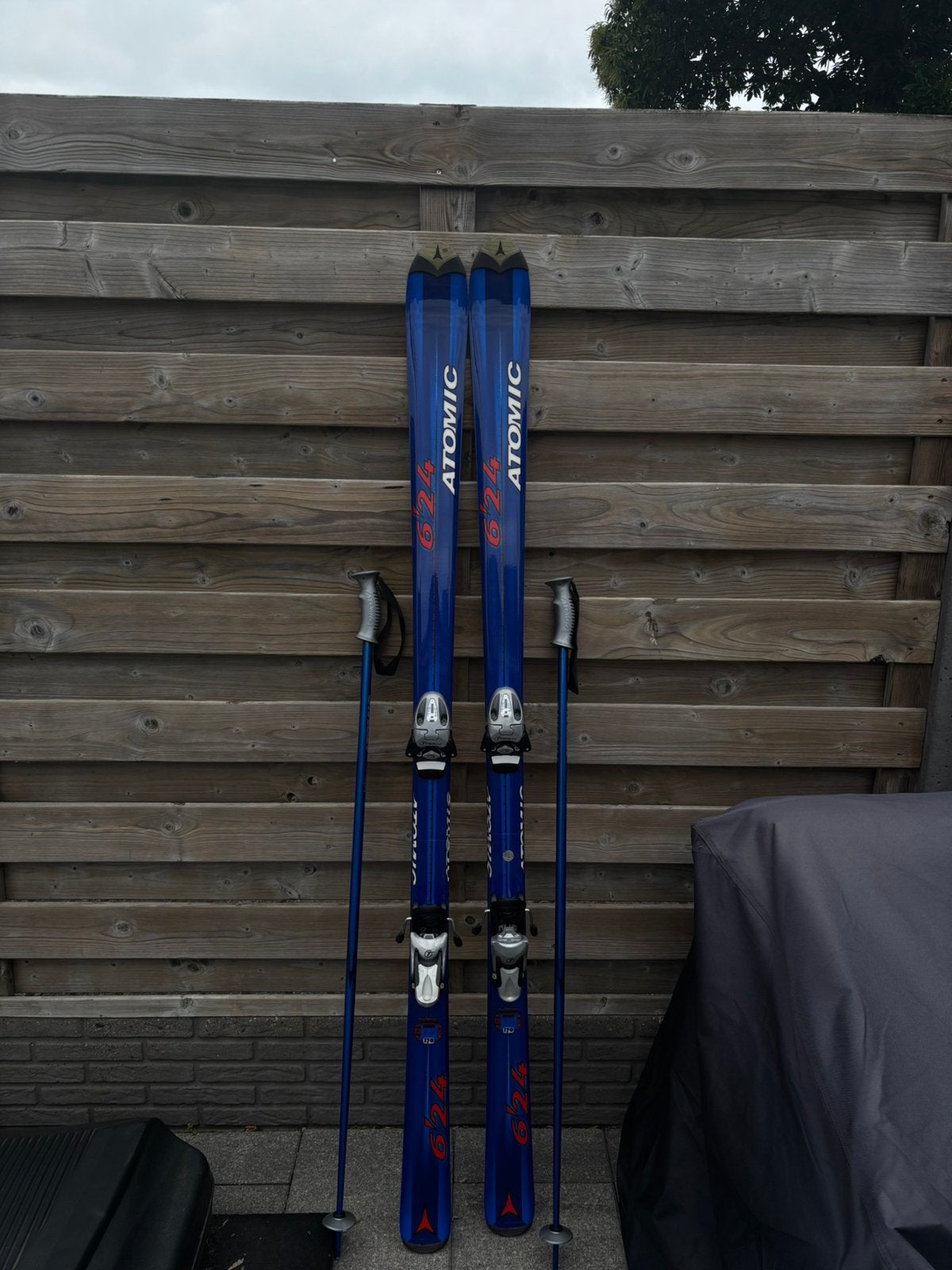 Atomic 624 Ski’s 170 cm + stokken + zak, Sport en Fitness, Skiën en Langlaufen, Ophalen, 160 tot 180 cm, Stokken, Zo goed als nieuw