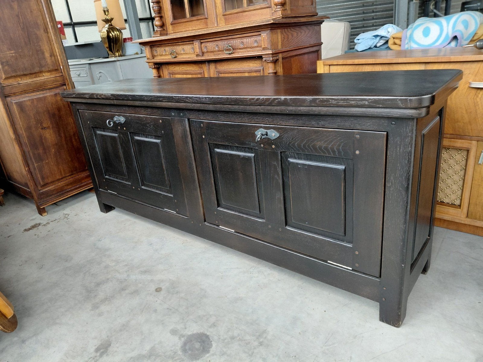 Buffet TV en chêne foncé | buffet rustique, Maison & Meubles, Armoires | Buffets, 25 à 50 cm, Avec porte(s), Enlèvement ou Envoi