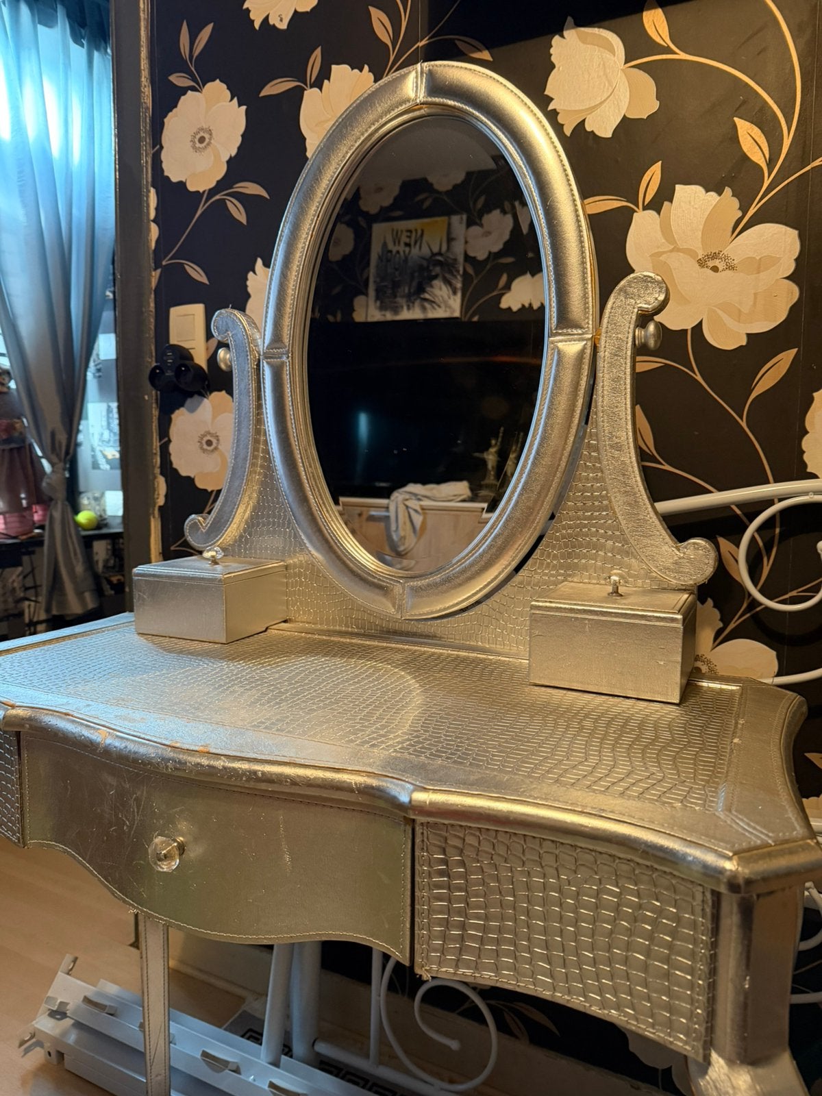 Coiffeuse, Enlèvement, Comme neuf