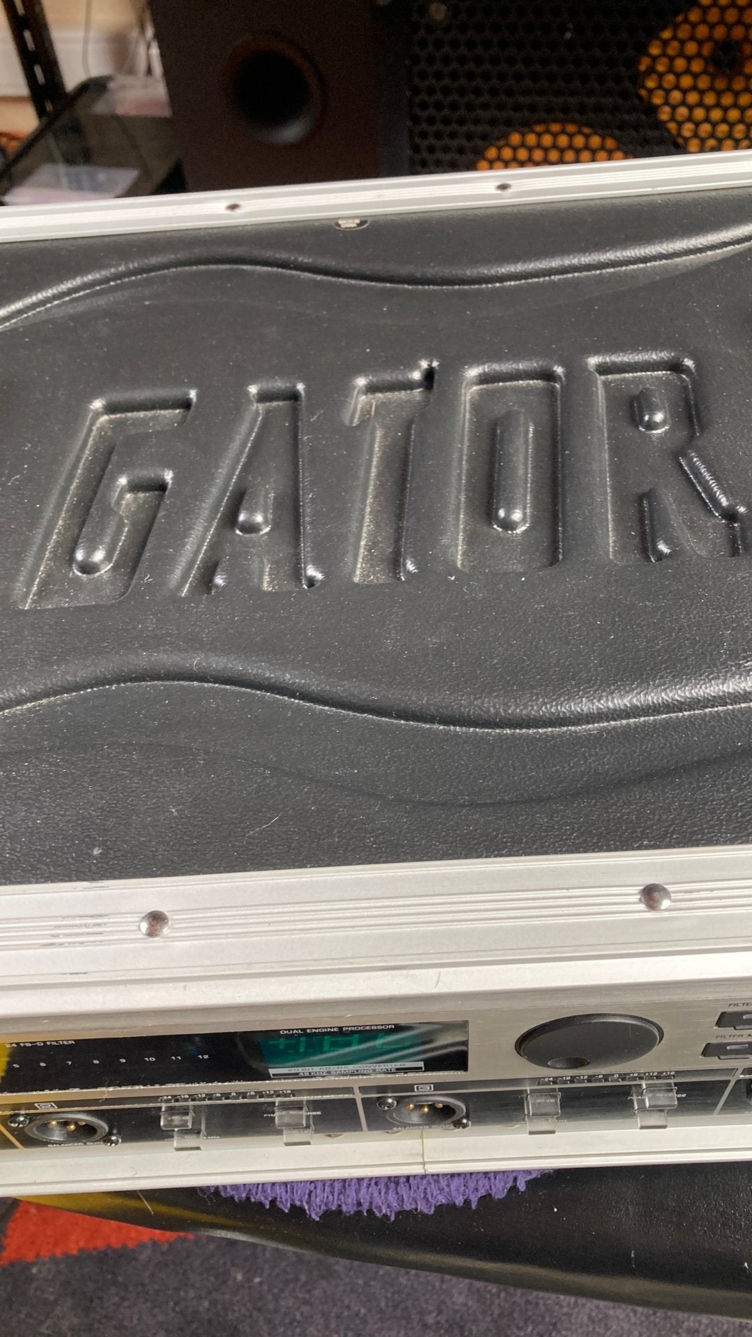 Behringer DI et Feedback Destroyer en flight case Gator, Enlèvement, Utilisé, Equalizer ou Égaliseur